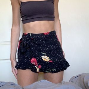 adorable polka dot and floral SKORT🌺
